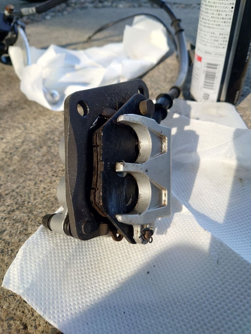 YBR250　フロントブレーキキャリパー