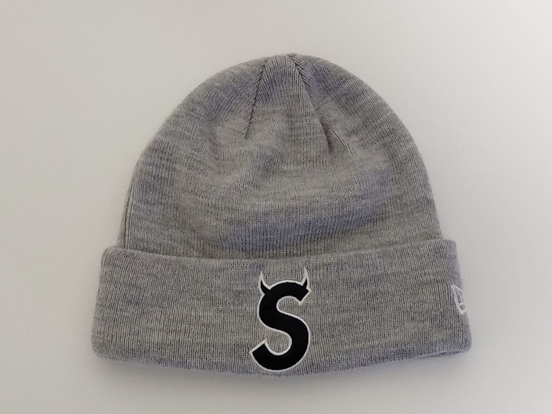 【極美品】　Supreme × New Era　ツノ S Logo　Beanie
