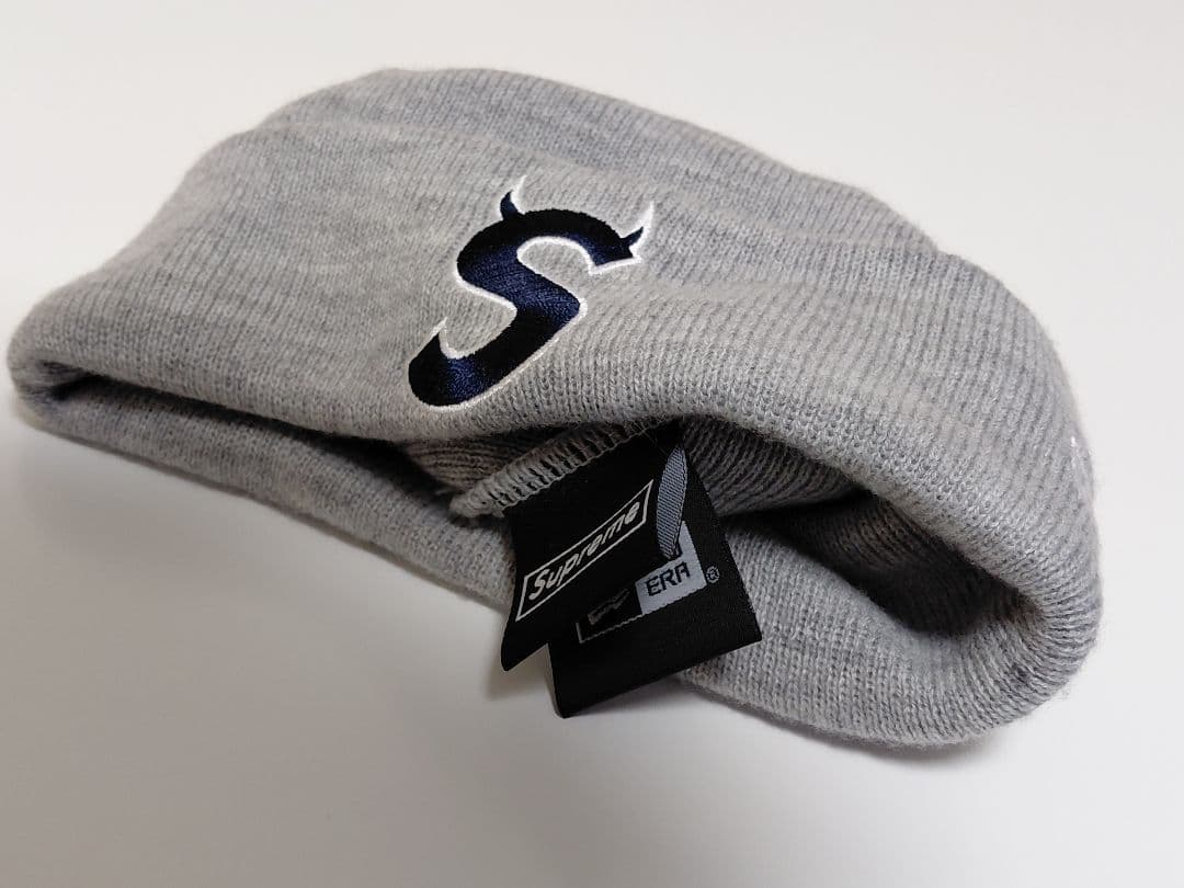 【極美品】　Supreme × New Era　ツノ S Logo　Beanie