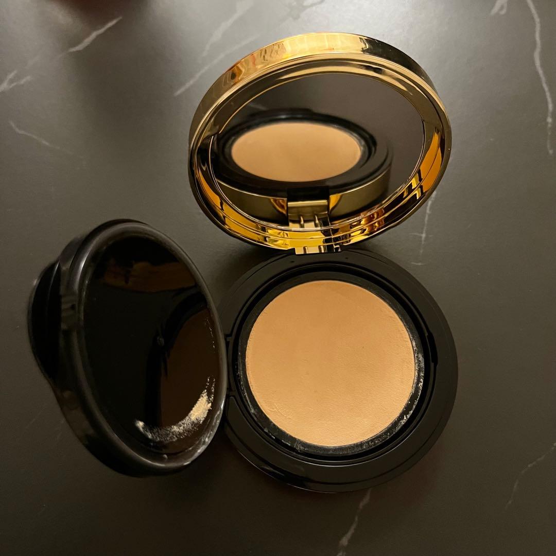 YSL ラディアント タッチ グロウパクト B10