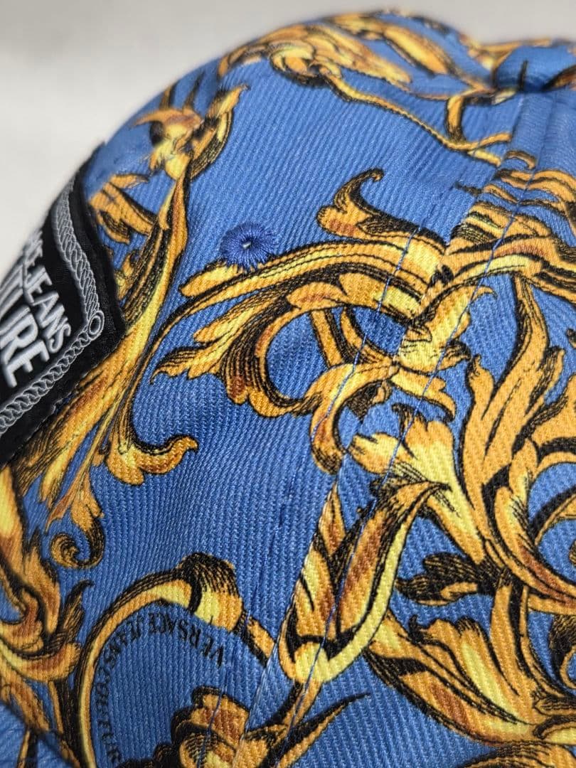 ♂♀新品・キャップ【Versace Jeans Couture】バロック柄　青