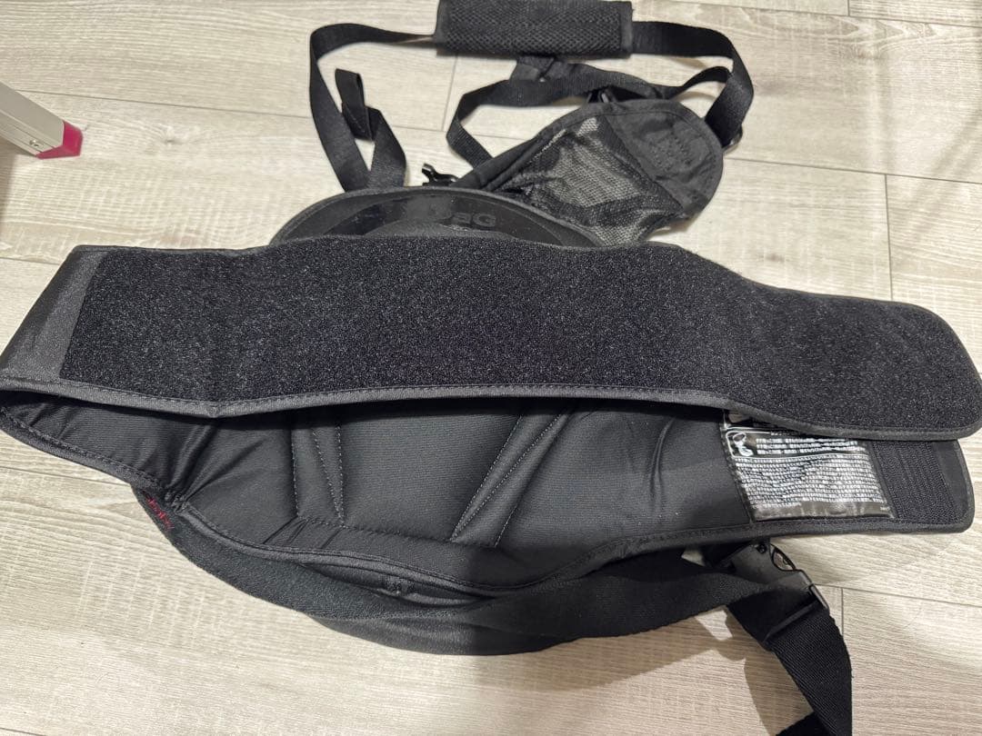 ヒップシートDaG3 黒 収納付き　抱っこ　ベビー用品　dag3