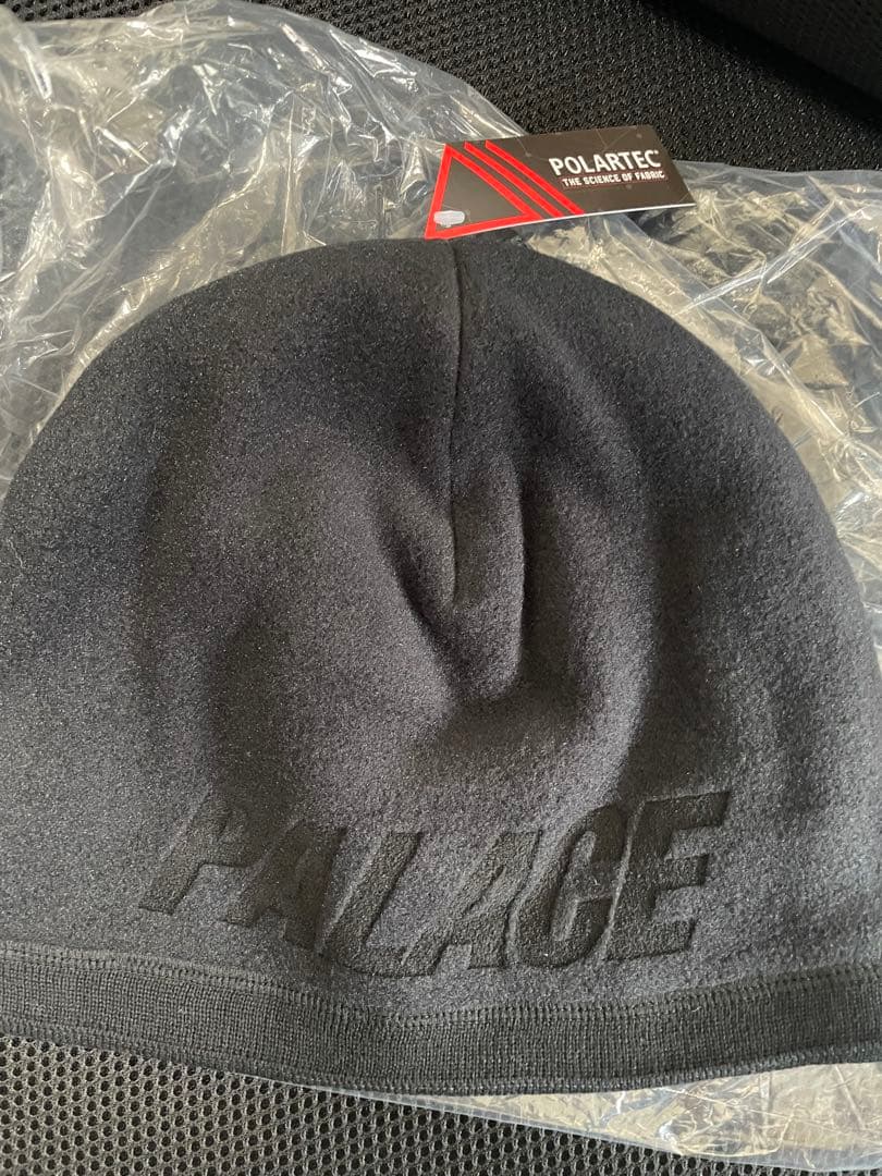 PALACE POLARTEC ブラックニット帽リバーシブルです。