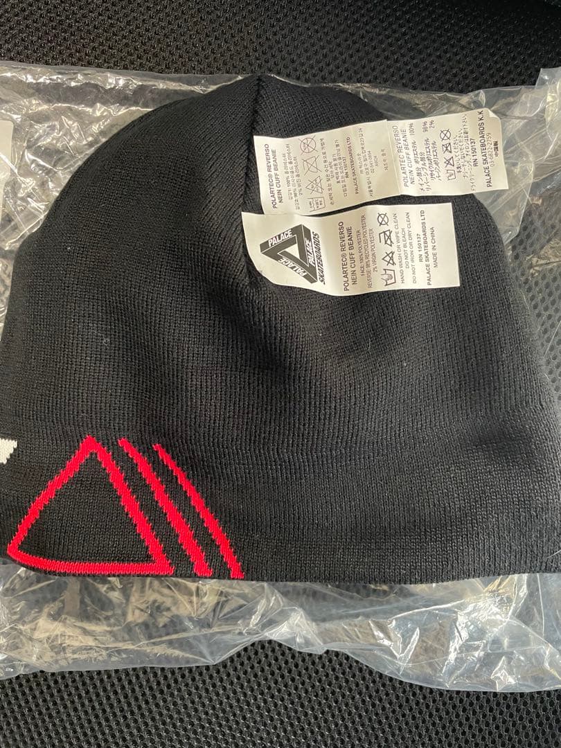 PALACE POLARTEC ブラックニット帽リバーシブルです。