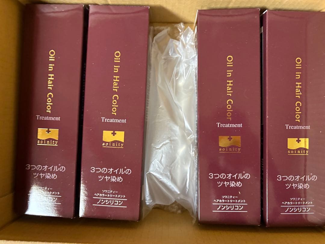 ソワニティー　 ヘアカラートリートメント　ナチュラルブラック4本　クシ付き
