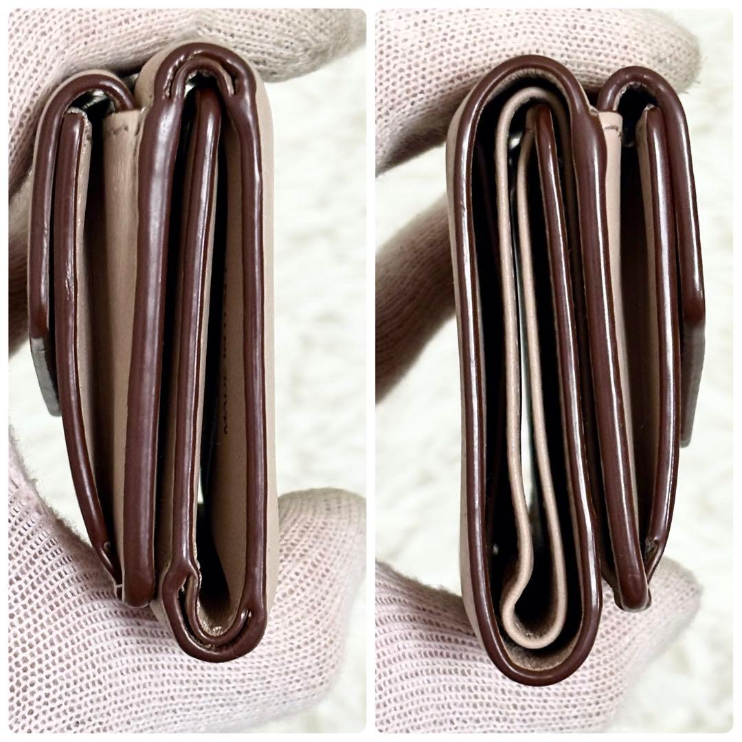 現行 美品✨ミュウミュウ 三つ折り財布 コード/コニャック　コンパクト　レザー