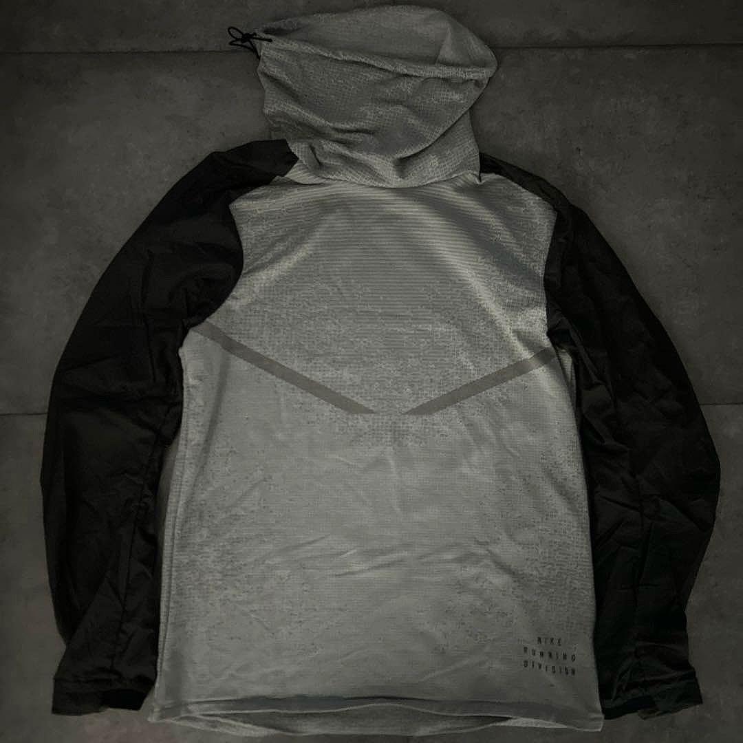NIKE RUN DIVISION THERMA-FITT トップス　グレー