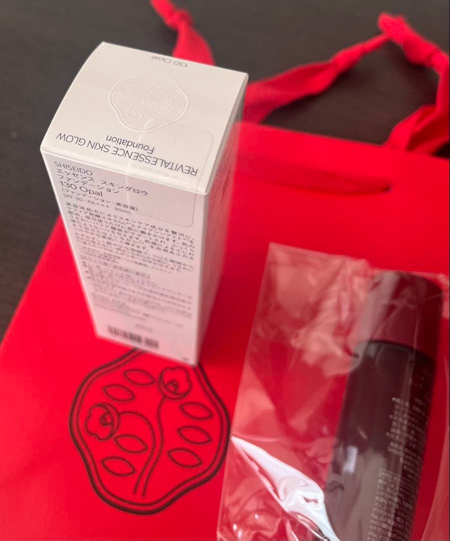 SHISEIDO エッセンス スキングロウ ファンデーション　130