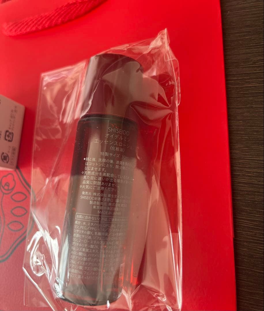 SHISEIDO エッセンス スキングロウ ファンデーション　130