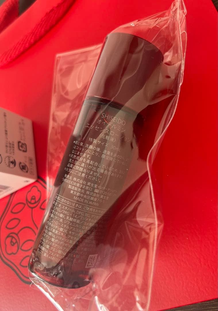 SHISEIDO エッセンス スキングロウ ファンデーション　130