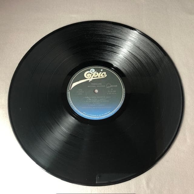 【LP】マイケル・ジャクソン『スリラー』国内盤 歌詞カード付 d945y96