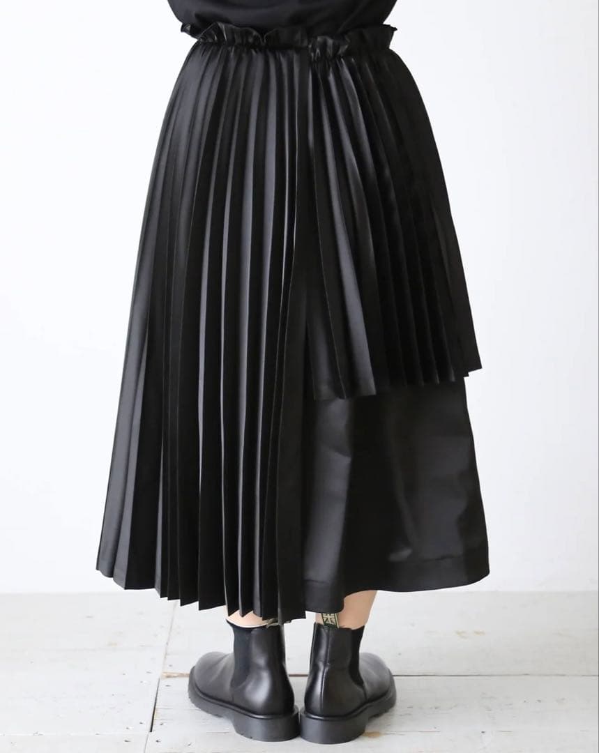 noir kei ninomiya エステルサテンプリーツスカート