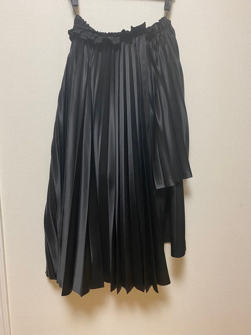 noir kei ninomiya エステルサテンプリーツスカート