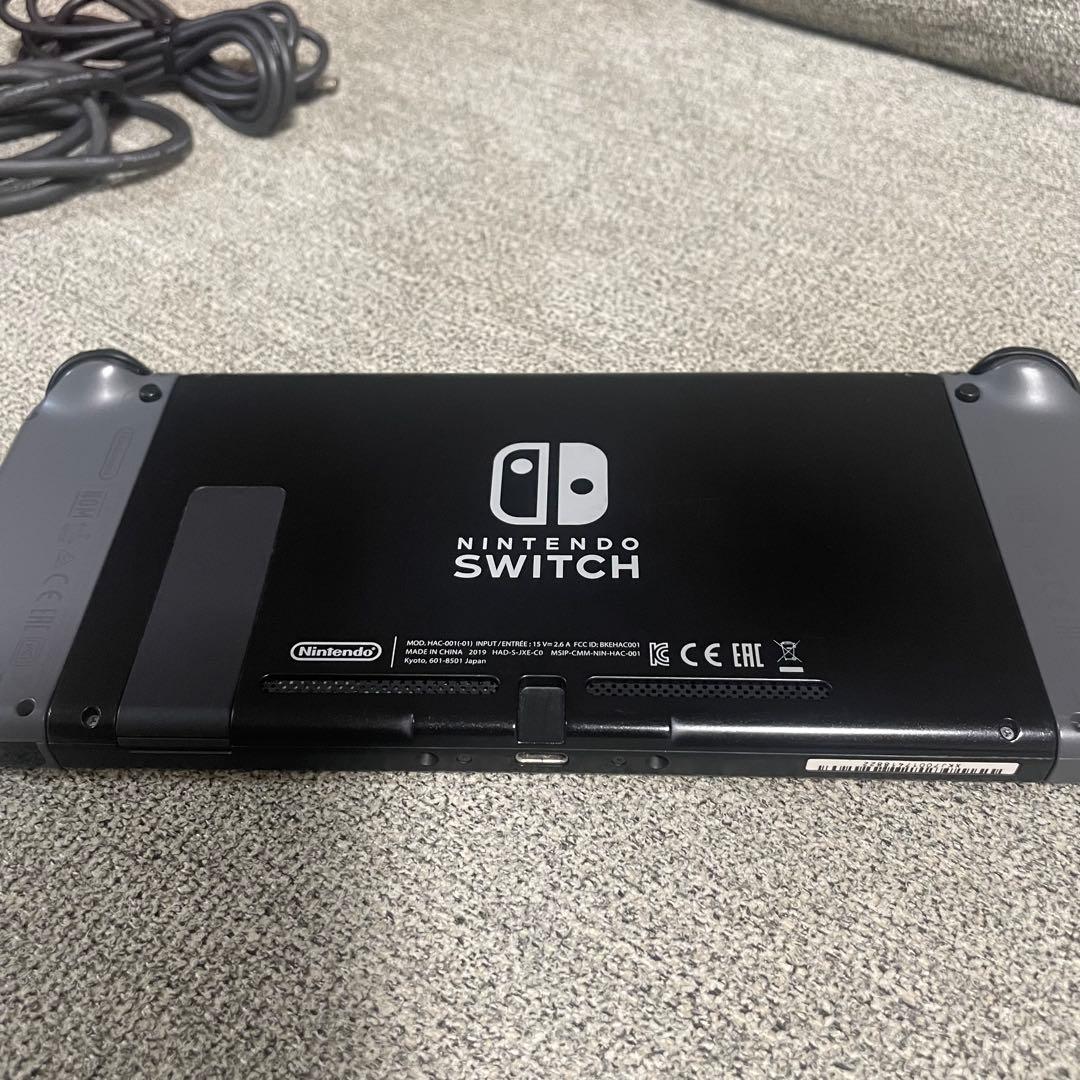 任天堂Switch 強化版 中古　スイッチ　グレー　2019年　初期化済み