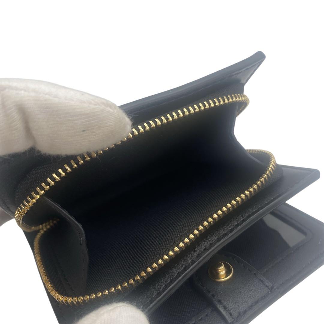 【未使用級】 COACH コーチ 二つ折り 財布 Cチャーム ベージュ