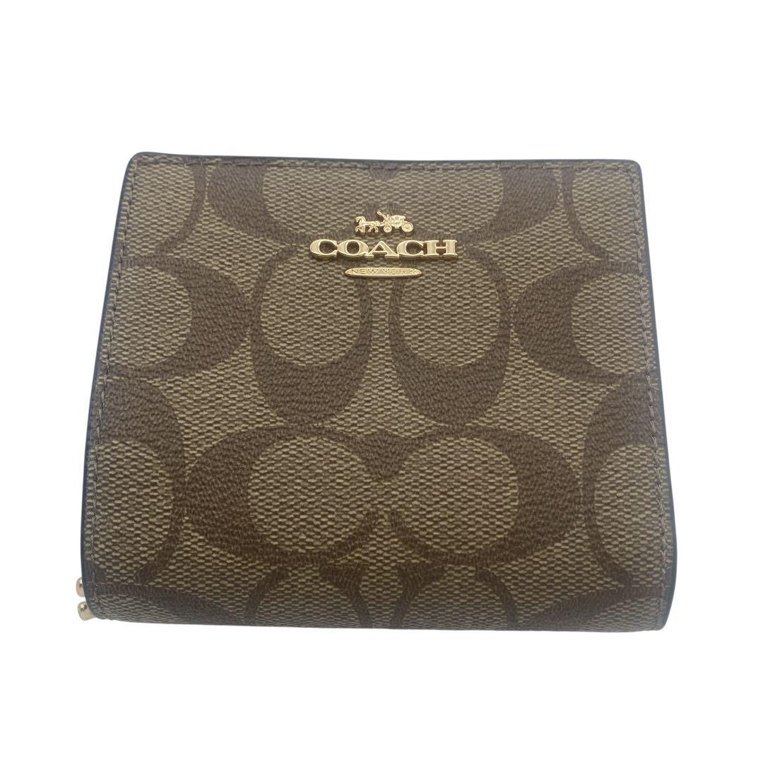 【未使用級】 COACH コーチ 二つ折り 財布 Cチャーム ベージュ