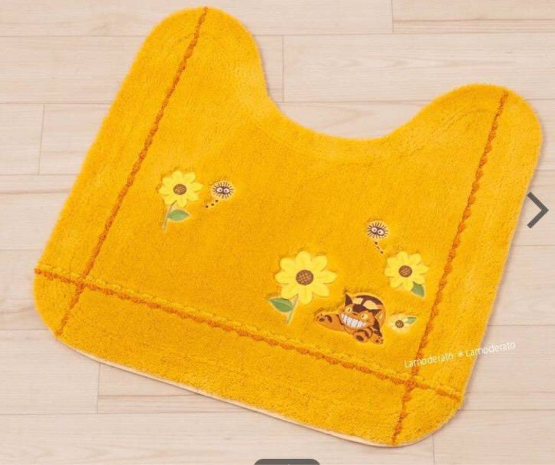 ２５日迄セール　ジブリ　となりのトトロ　ネコバス　トイレマットセット　新品
