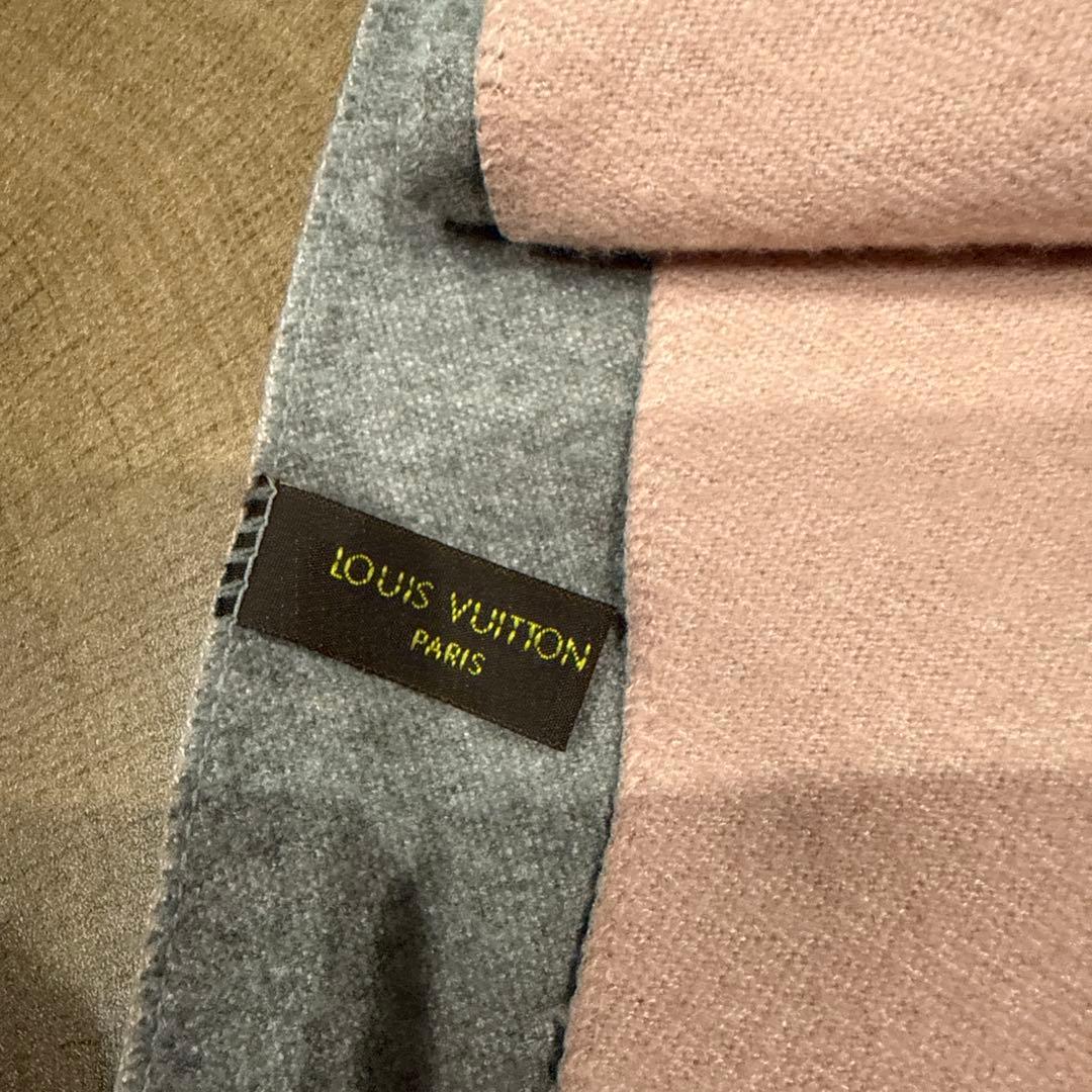 最終値下げLOUIS VUITTON ロゴ入りマフラー ピンク/グレー