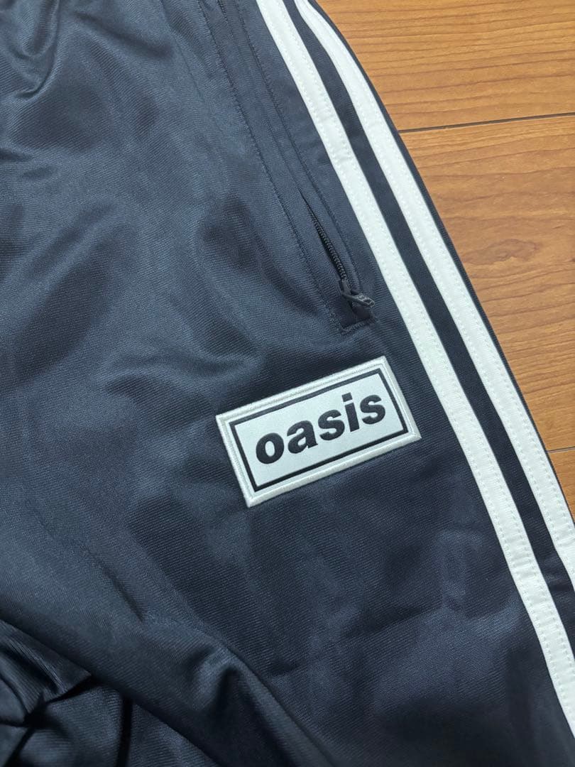 oasis adidas トラックパンツ！　Sサイズ！