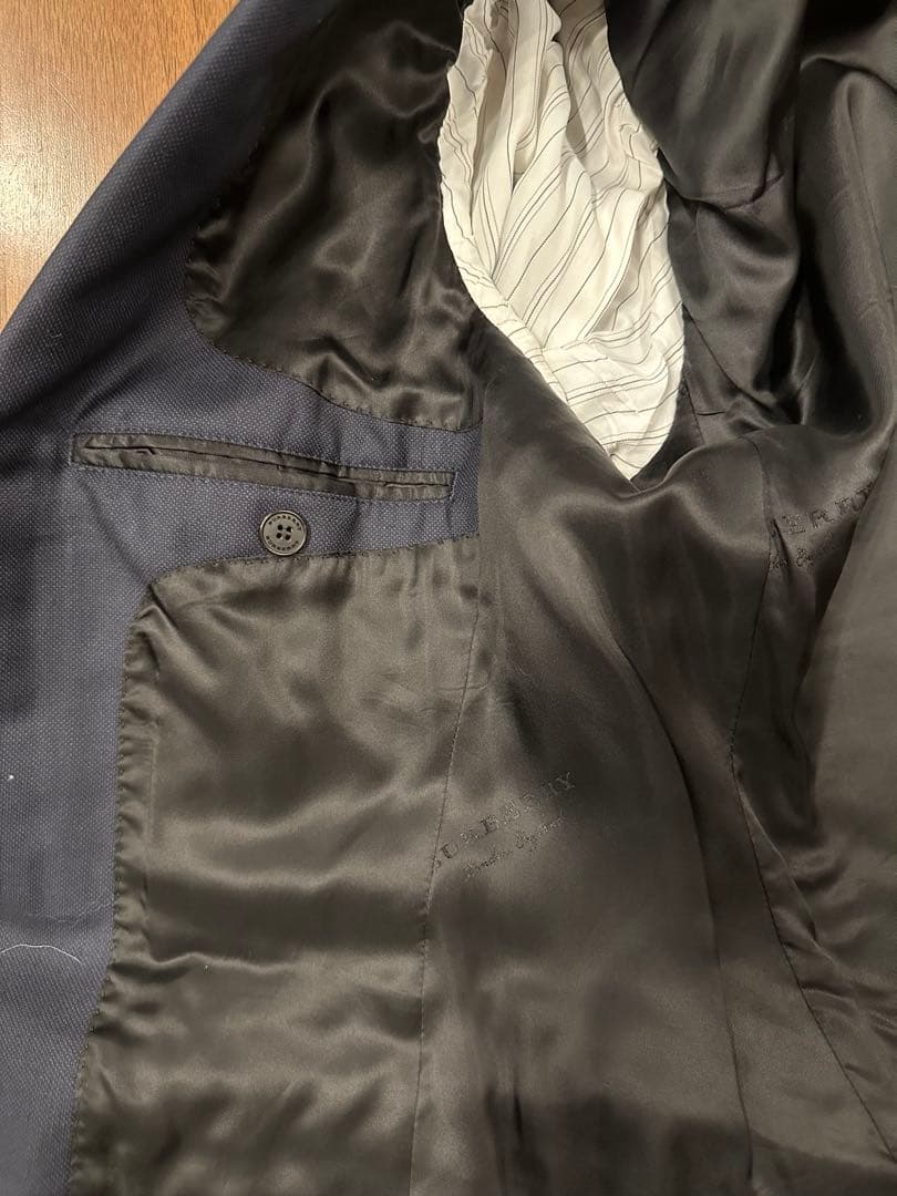 BURBERRY ネイビー スーツ【羊毛100 （ラムウール）】