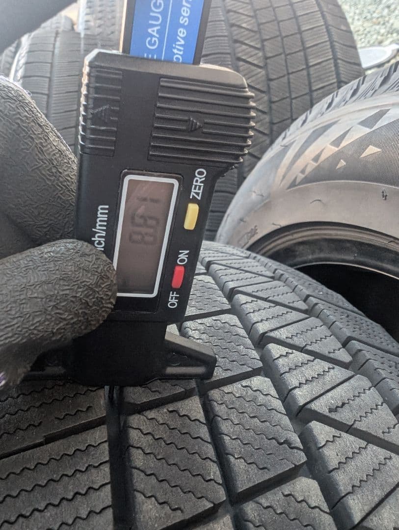 タカオ　235/50r18 VRX3 2022年製