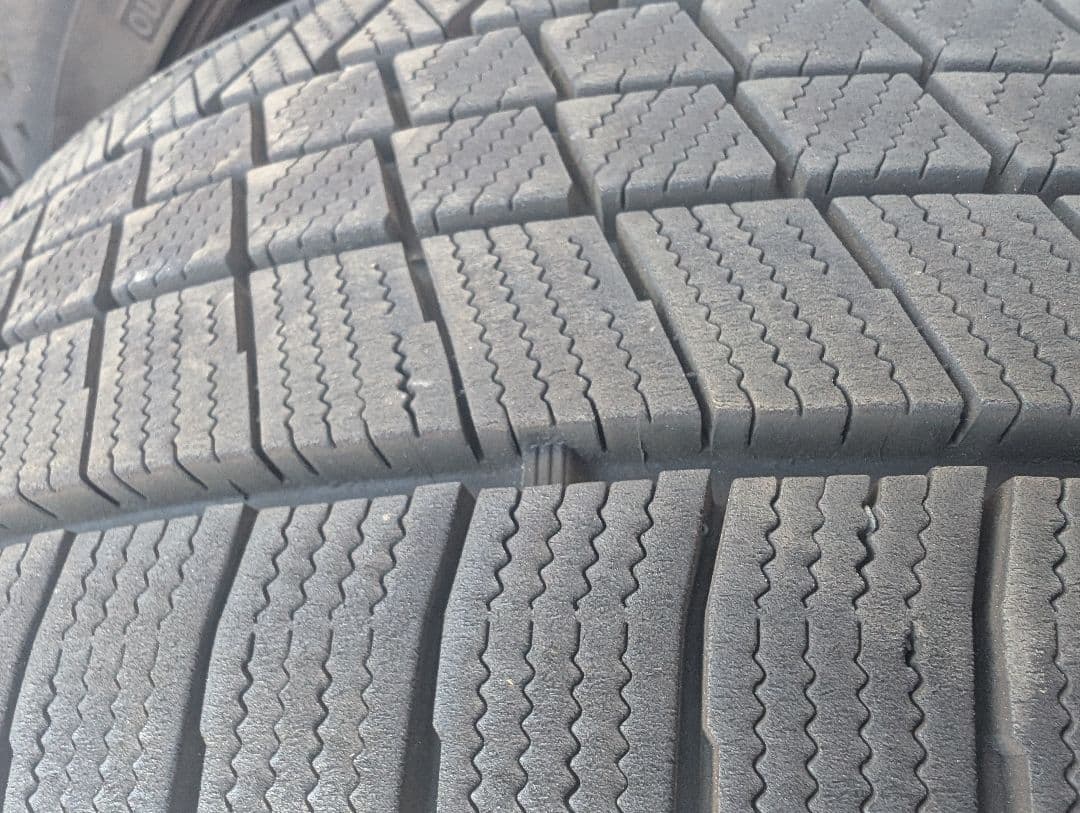 タカオ　235/50r18 VRX3 2022年製
