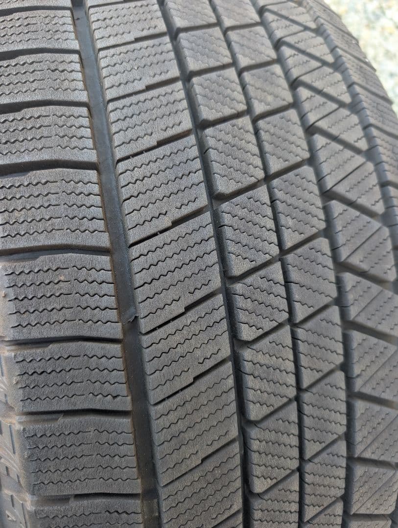 タカオ　235/50r18 VRX3 2022年製