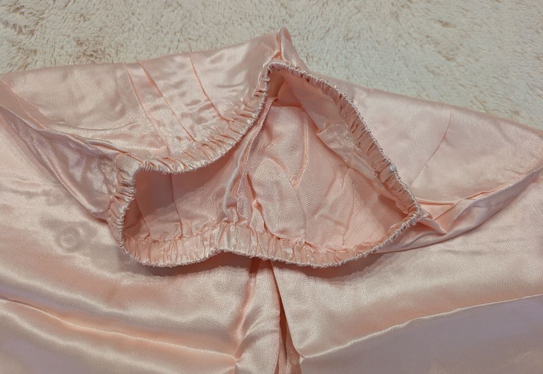 ☆未使用品☆シルク100% 女性用 パジャマ Mサイズ　ピンク色　長袖　長ズボン