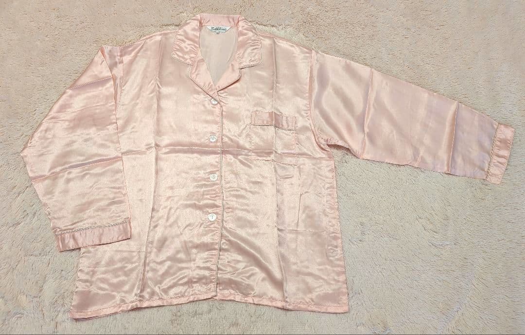 ☆未使用品☆シルク100% 女性用 パジャマ Mサイズ　ピンク色　長袖　長ズボン