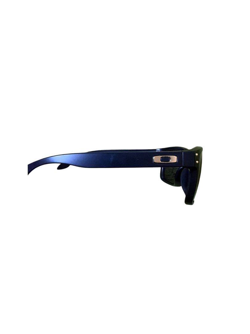Oakleyのサングラス「HOLBROOK」