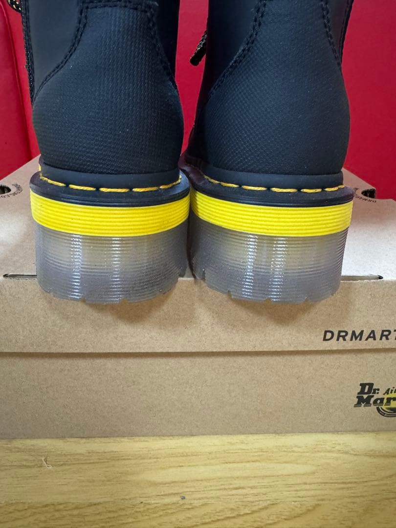 Dr. Martens Jadon Tech 8 ホール ブーツ