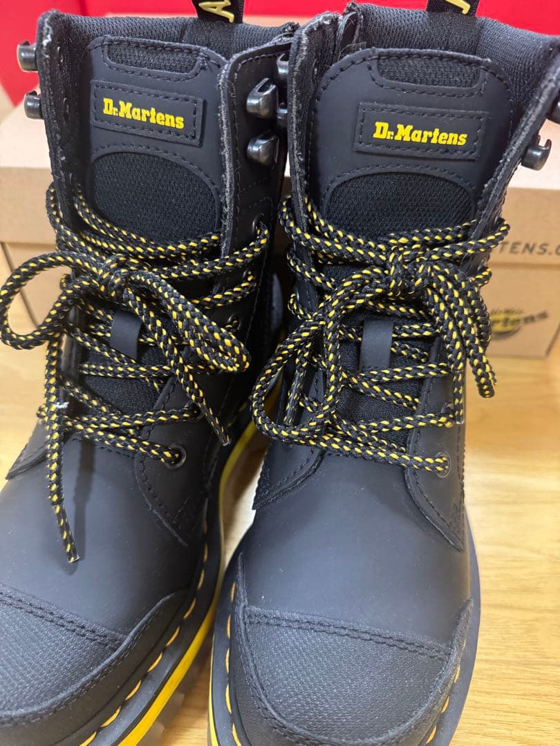 Dr. Martens Jadon Tech 8 ホール ブーツ