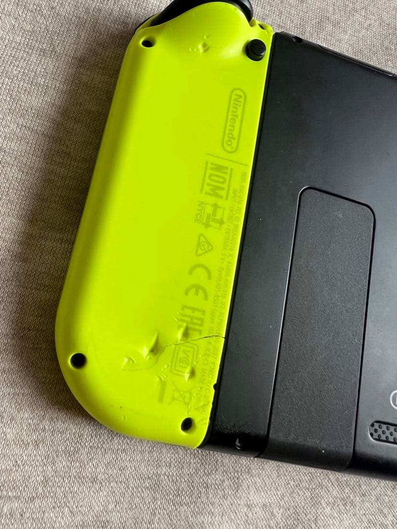 ジャンク品 Switch 本体（電源入らない）＋おまけJoy-Con