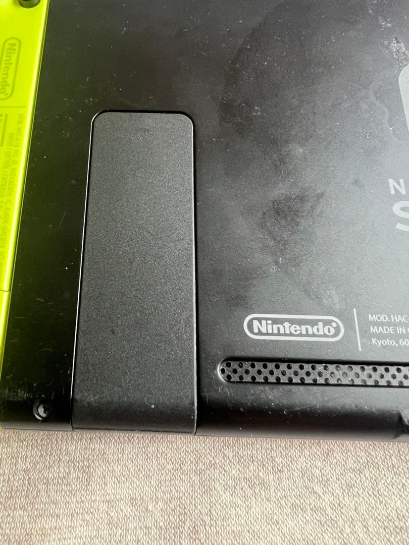 ジャンク品 Switch 本体（電源入らない）＋おまけJoy-Con