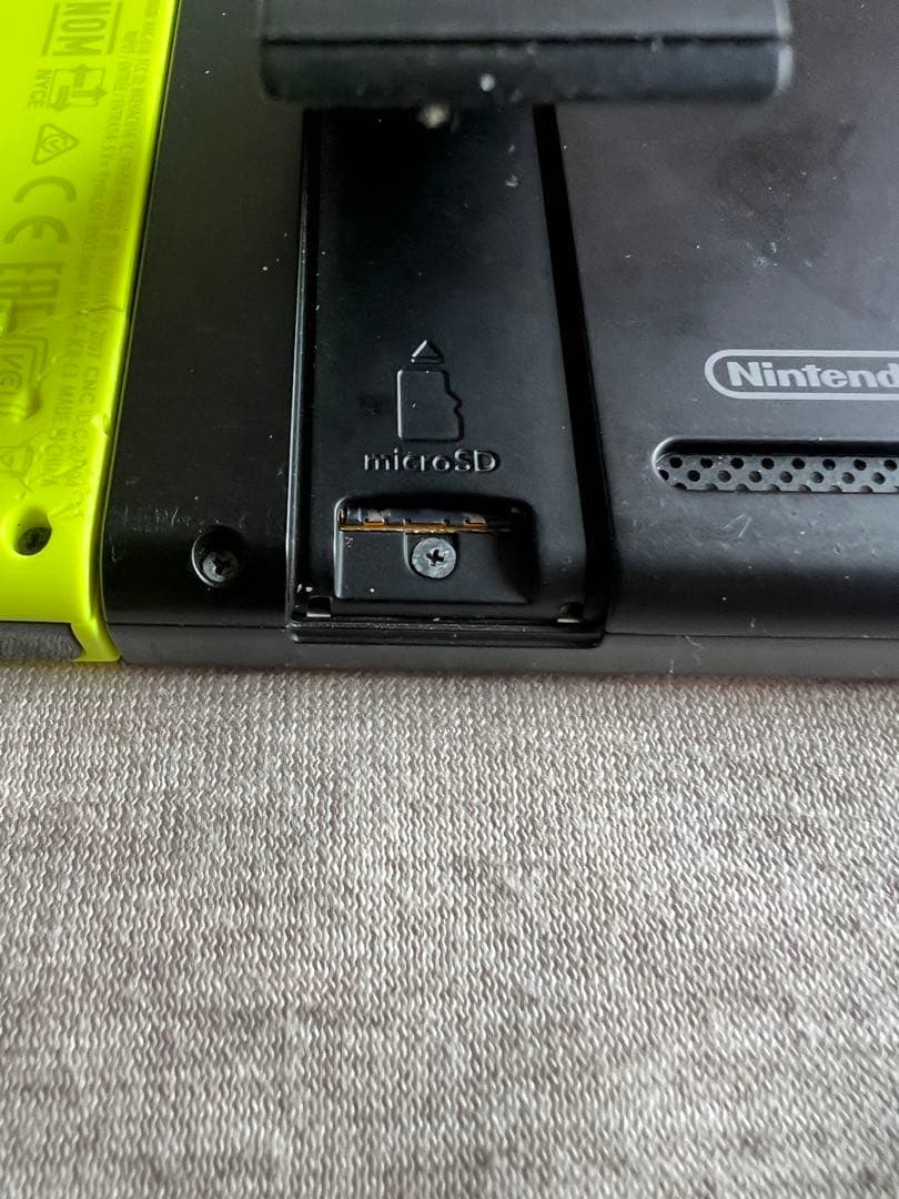 ジャンク品 Switch 本体（電源入らない）＋おまけJoy-Con