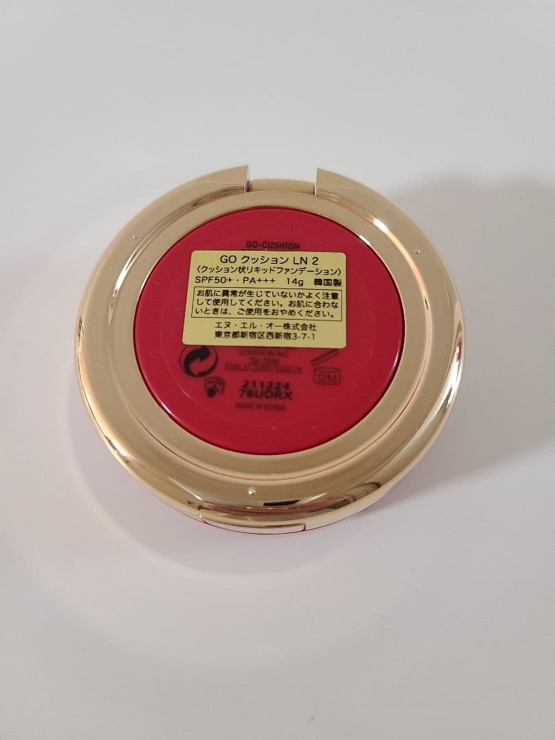 新品　VALENTINO 未開封　クッションファンデーション　ピンバッジ付