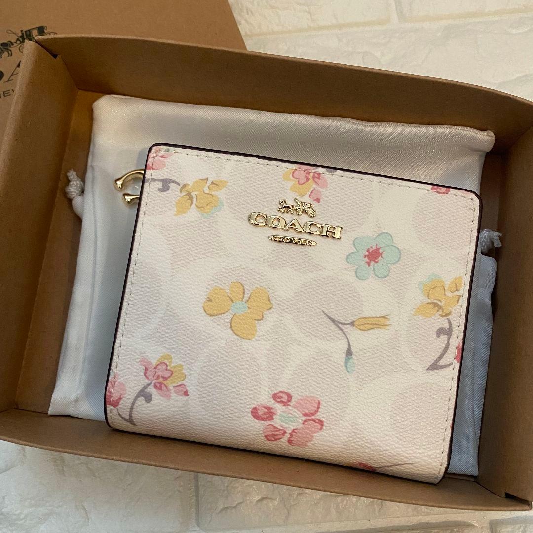 COACH 二つ折り財布 花柄 シグネチャー ラウンドファスナー 小銭入れ付き