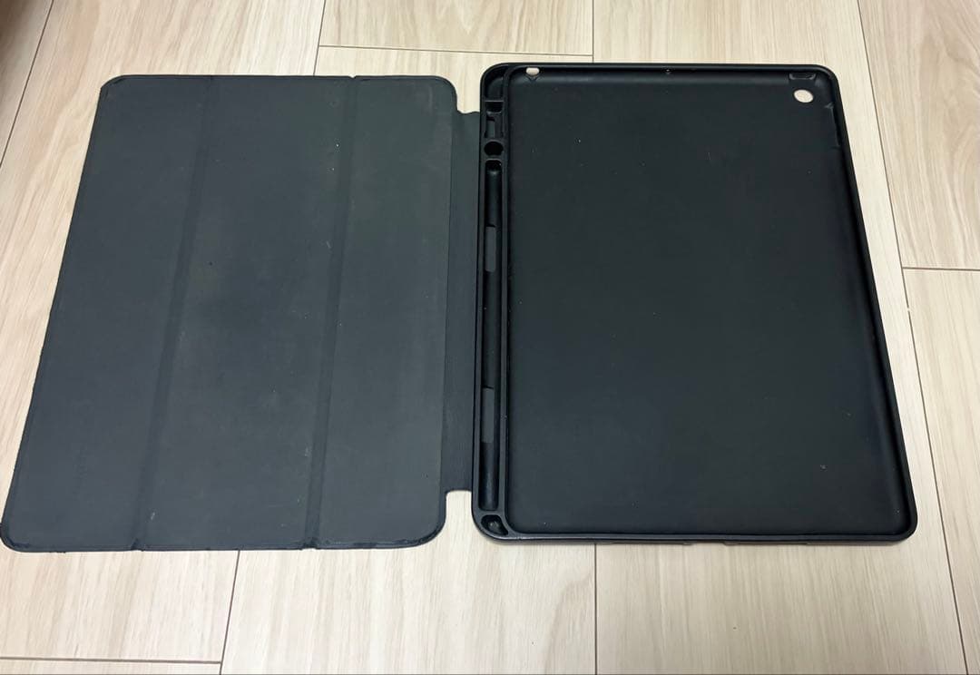 【ケース・フィルム・充電器等付き】iPad 第9世代 64GB Wi-Fiモデル