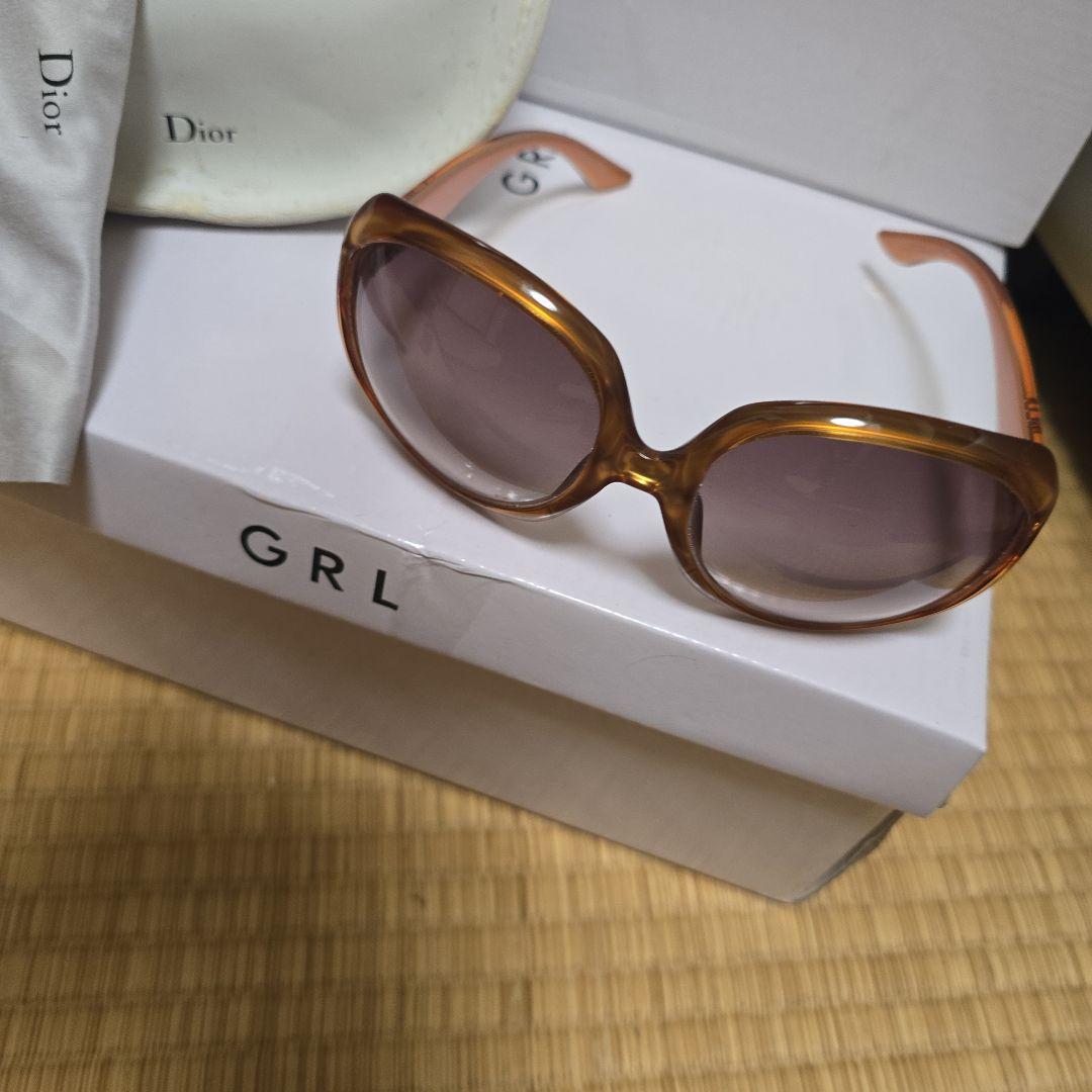 Dior♡サングラス ケース付き♡ブラックもあります♡専用です(❁ᴗ͈ˬᴗ͈)