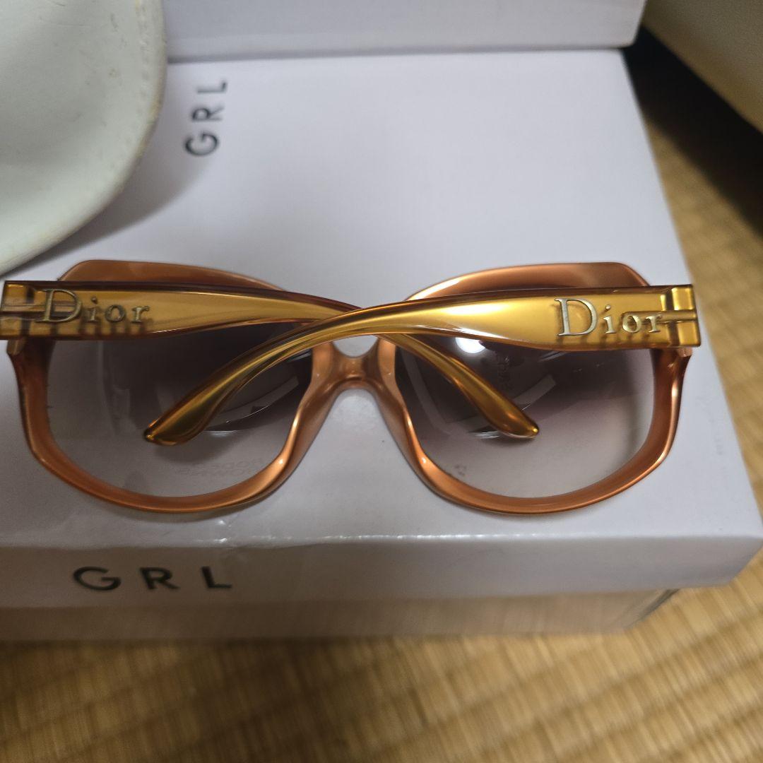 Dior♡サングラス ケース付き♡ブラックもあります♡専用です(❁ᴗ͈ˬᴗ͈)