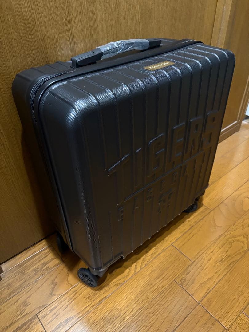阪神タイガース　TIGERS キャリーケース ブラック 小型　新品未使用