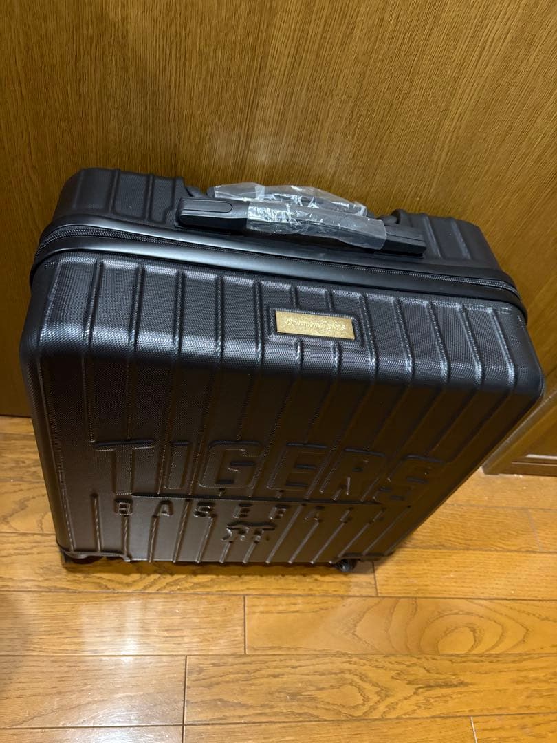 阪神タイガース　TIGERS キャリーケース ブラック 小型　新品未使用
