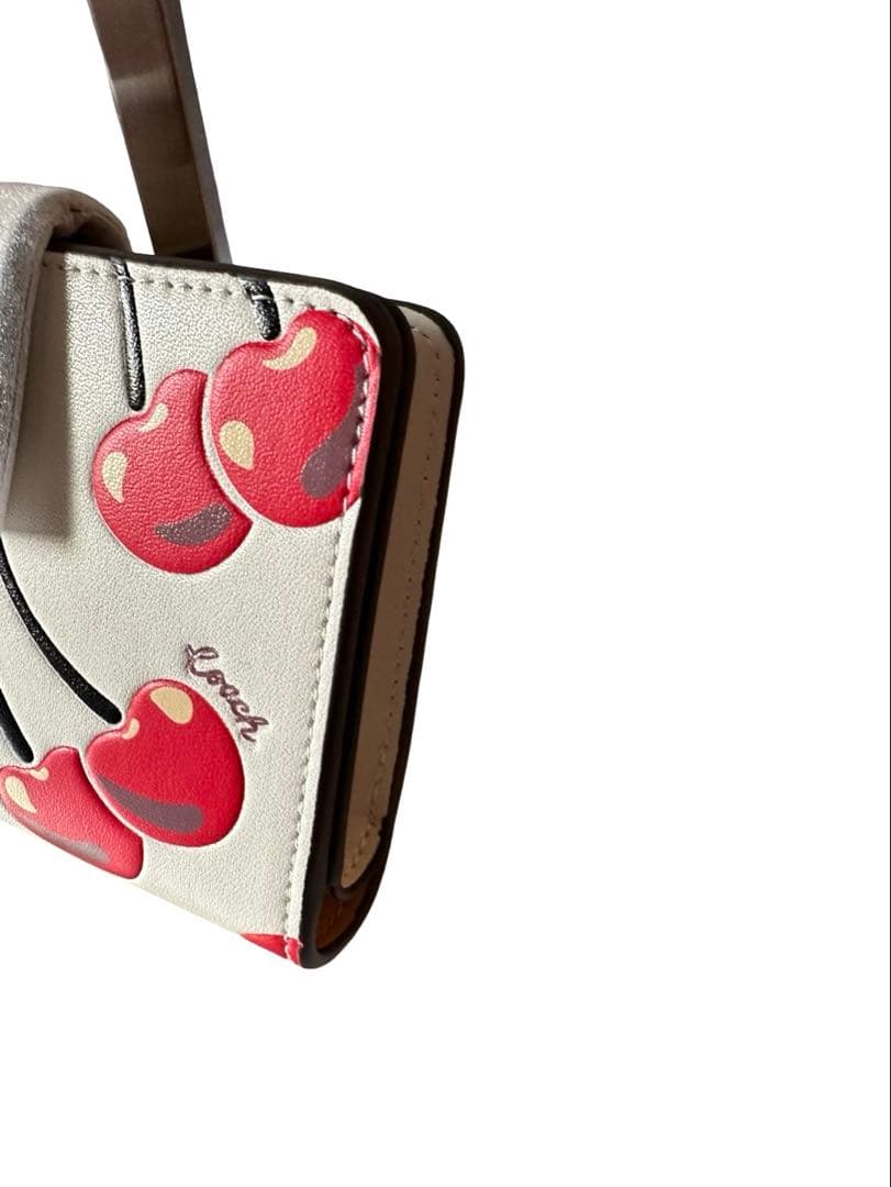 COACH コーチ二つ折り財布チェリー柄 さくらんぼ レザー ホワイトコンパクト