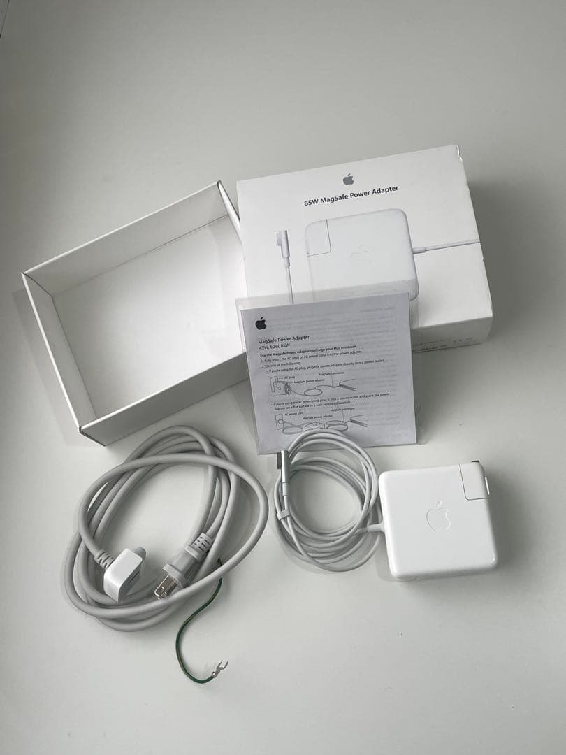 Apple 純正 MagSafe 電源アダプタ 85W MC556J/B 箱付き