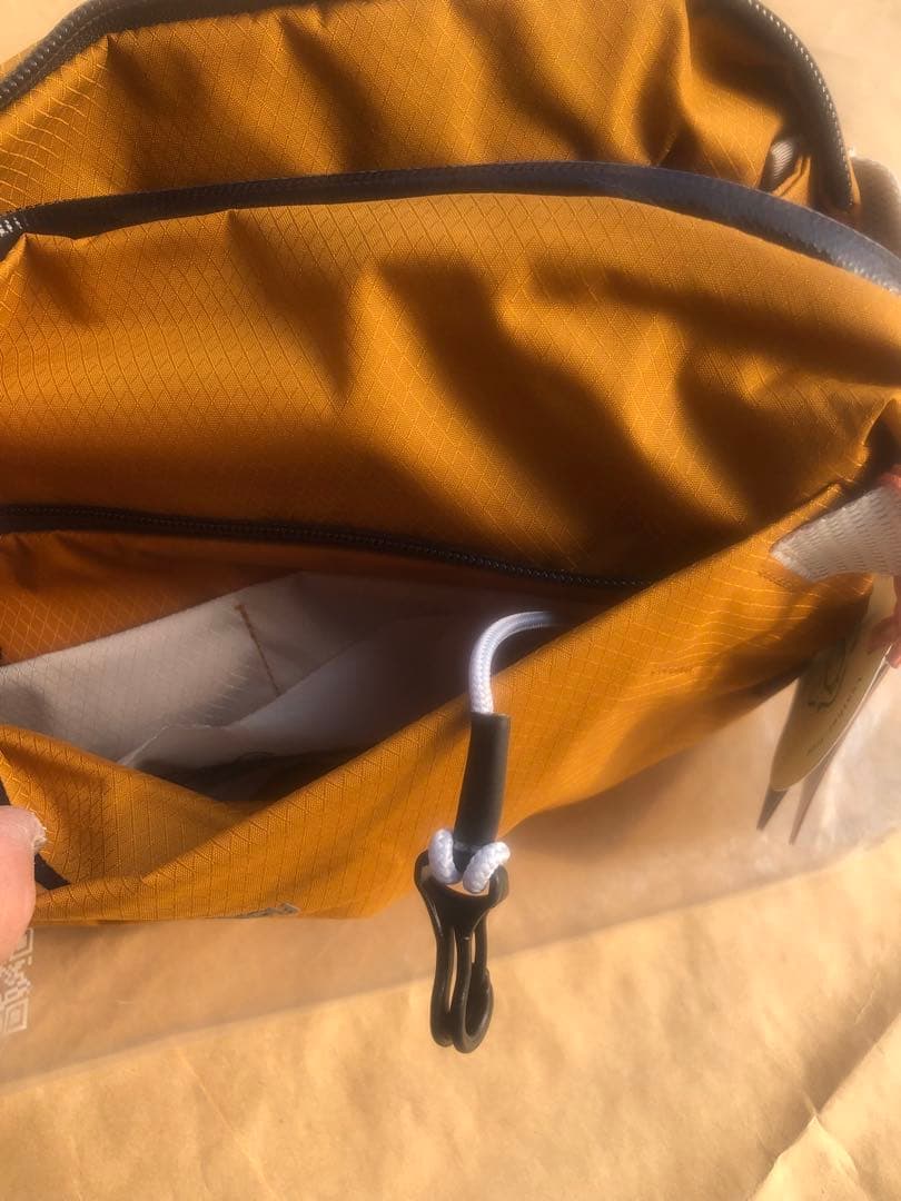 未使用ベルロイライトスリングbellroy light sling ボディバッグ