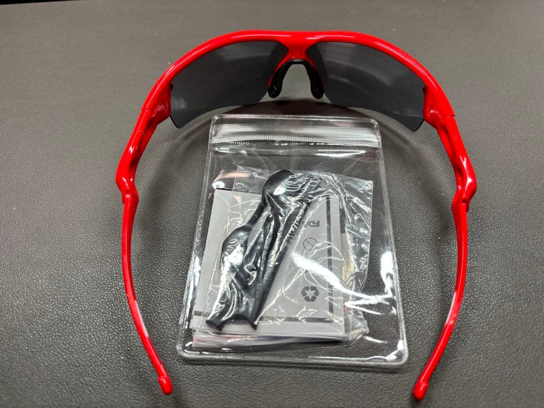 キツネ　OAKLEY Rader St. Louis Cityサングラス