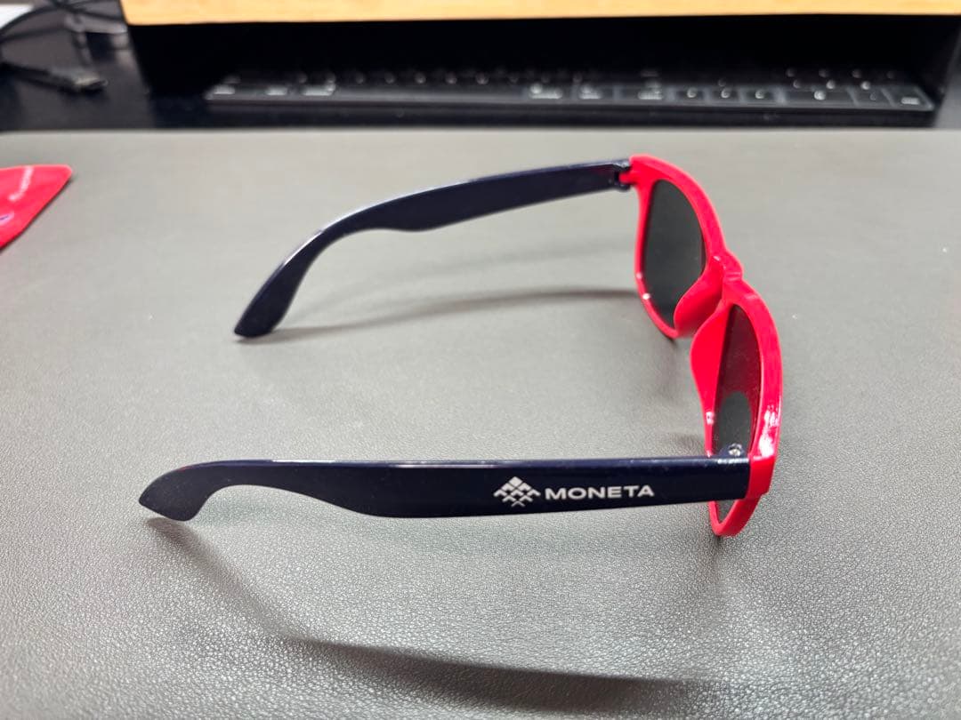 キツネ　OAKLEY Rader St. Louis Cityサングラス