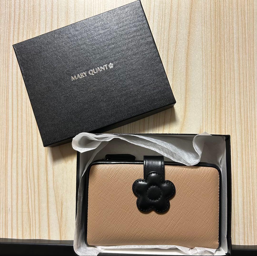 箱付き MARY QUANT デイジーパッチスナップ2Lウォレット（ベージュ）