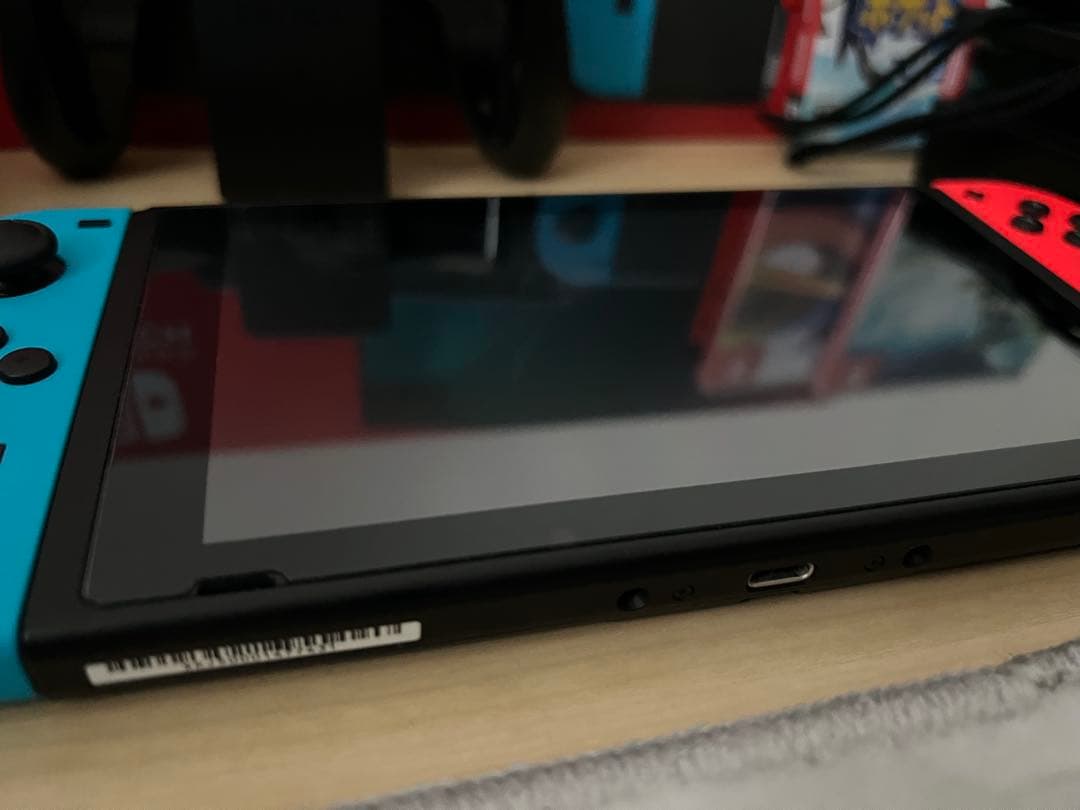 Nintendo Switch ネオンレッド/ブルー 本体とゲームカセット2本