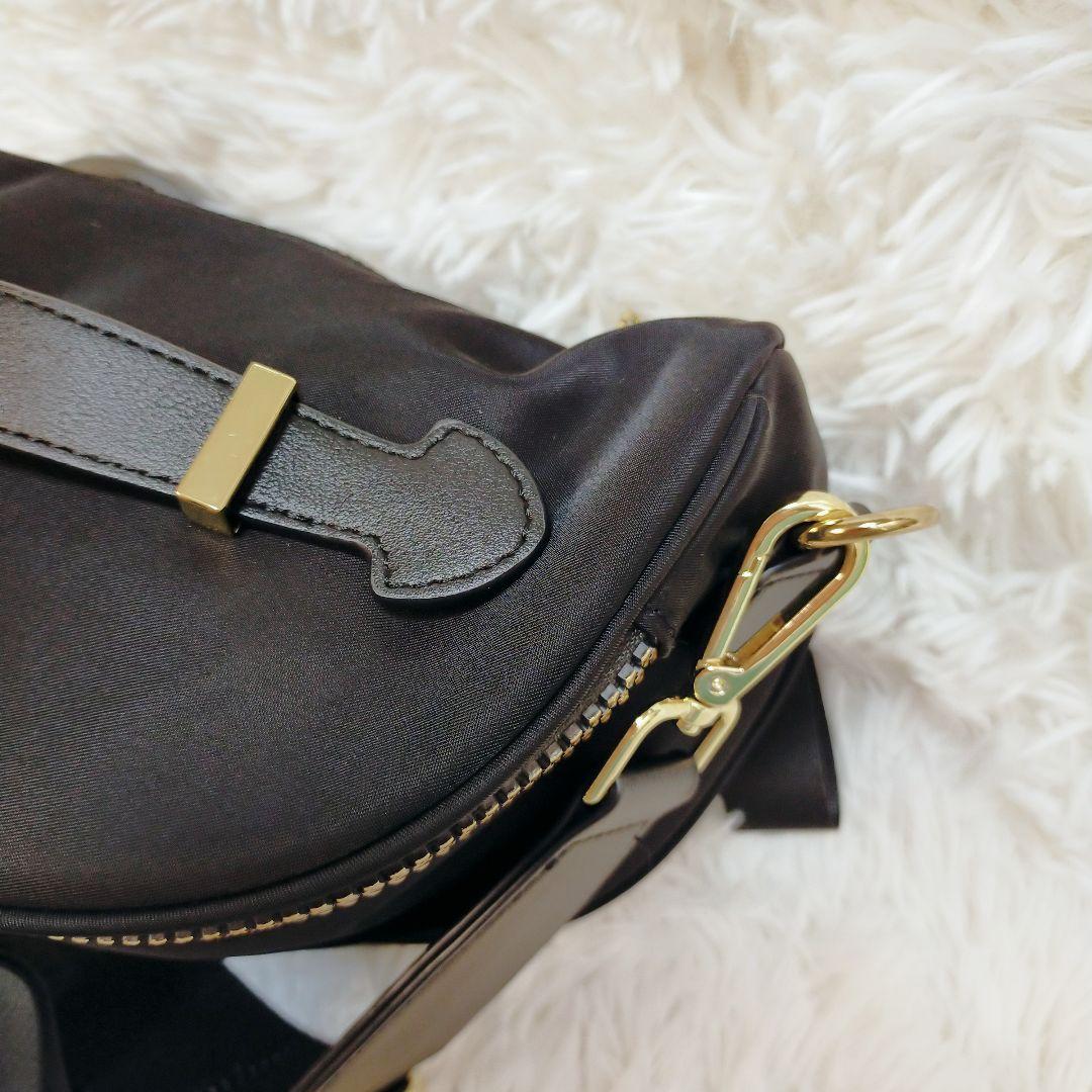 美品☆ペシンシャ メタルファスナー ショルダーバッグ ボディバッグ 黒 ナイロン